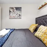 Your Elite Hyde Park Retreat 2-Bedroom Luxury Flat
