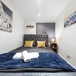 Your Elite Hyde Park Retreat 2-Bedroom Luxury Flat