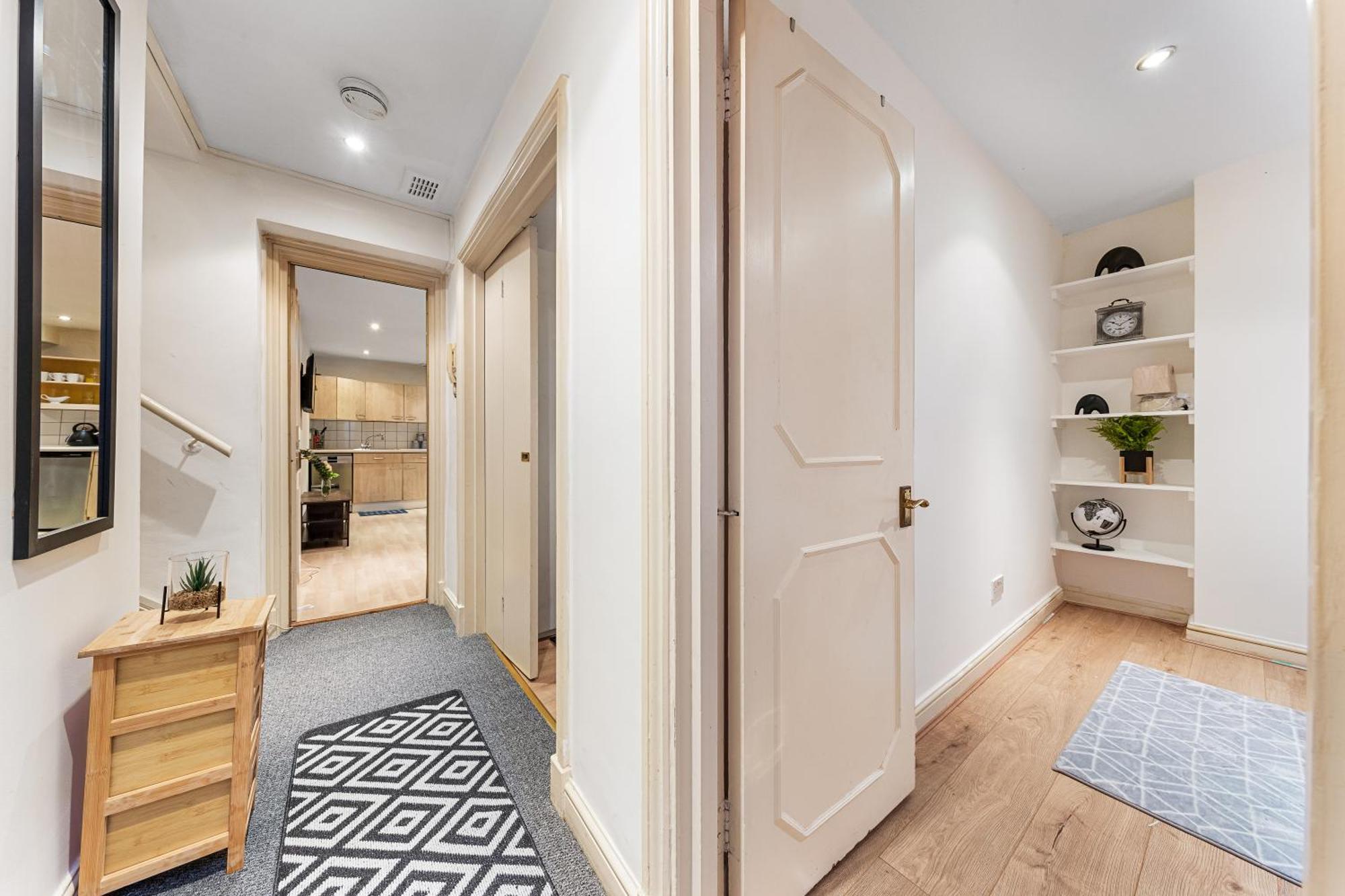 Your Elite Hyde Park Retreat 2-bedroom Luxury Flat