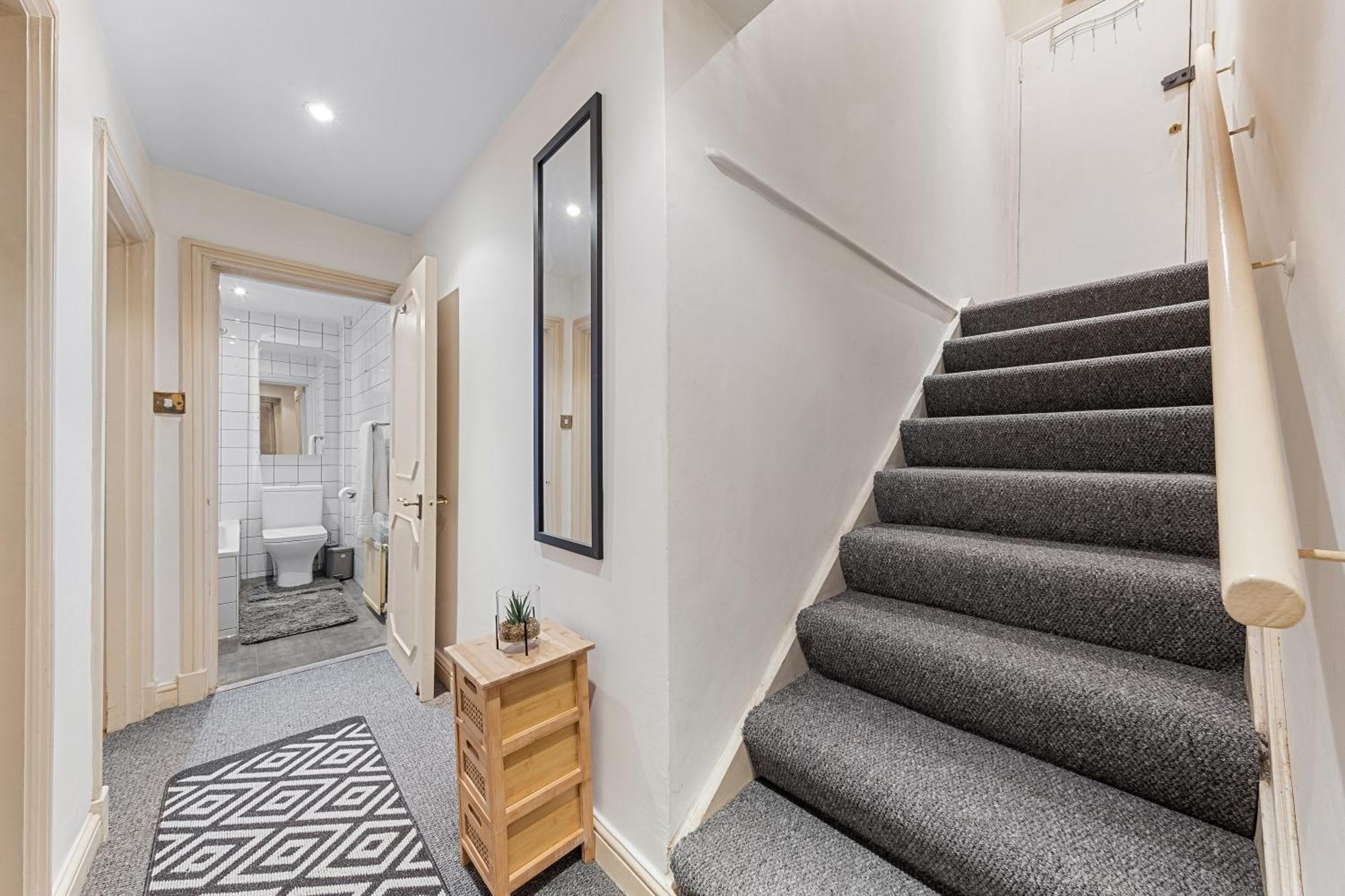 Your Elite Hyde Park Retreat 2-bedroom Luxury Flat * Londra