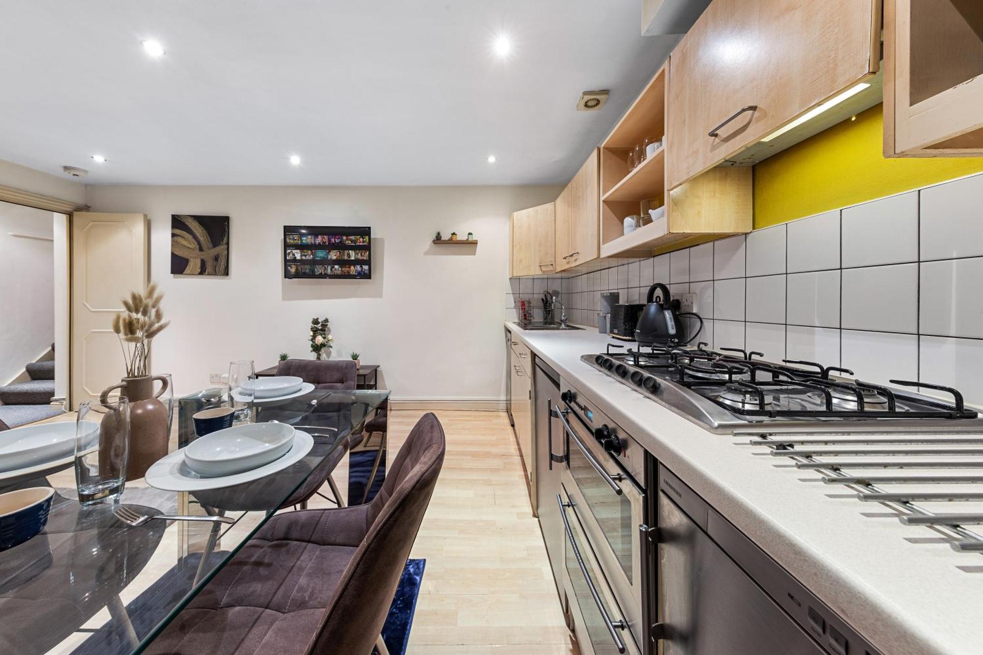 Your Elite Hyde Park Retreat 2-bedroom Luxury Flat Londra
